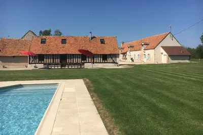 Image de Gîte de Courmemin24 personnes avec piscine dans propriété solognote