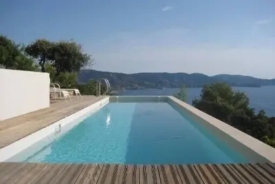 Image de Provence, Gaou Benat, villa, piscine, vue mer panoramique exceptionnelle