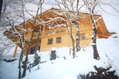 Image de Chalet typique confortable au coeur des montagnes, dépaysement et calme garanti.