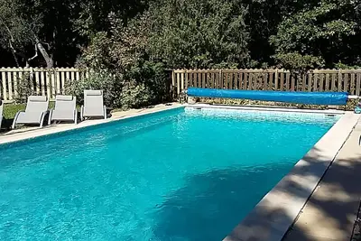 Image de Maison avec piscine privée en Provence dans vaste espace boisé classé ***