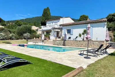 Image de Charmante Villa de 8 pièces avec piscine privée vue sur collines