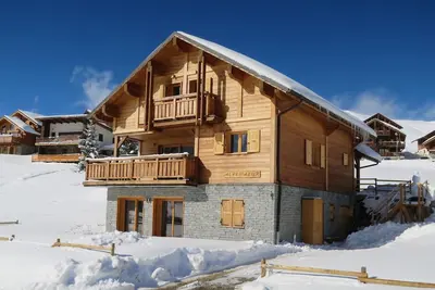 Image de La Toussuire : Chalet Avec Balneo, 12 P Expose Plein Sud Face Aux Aiguilles