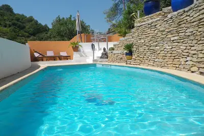 Image de location de vacance bas de villa avec piscine chauffé au calme Var