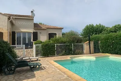 Image de Vias: Villa de vacances avec 4 chambres et piscine privative.