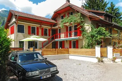 Image de Magnifique maison savoyarde au bord du lac d'Annecy Ă 2 minutes de la plage
