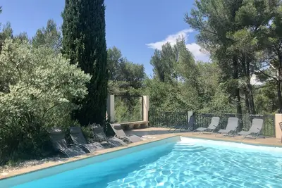 Image de Maison de caractère sans vis-à-vis pour 8 personnes dans une pinède aixoise