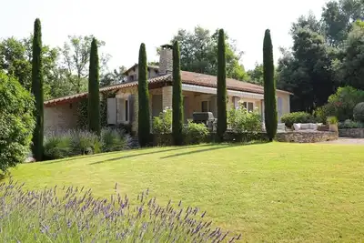 Image de Luberon, Menerbes, maison de charme, piscine privée, 3ch climatisées, 2sdb