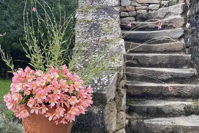 Image de Ensemble de 3 maisons en pierre avec piscine chauffée