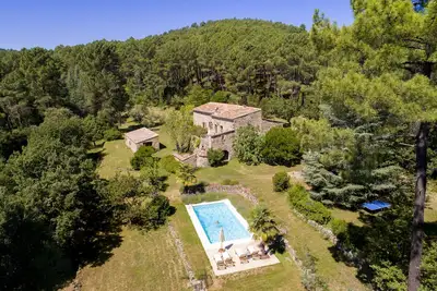 Image de Mas Renové  XVIIe au coeur d'une Propriété boisée de 7 ha Piscine Sans Voisinage
