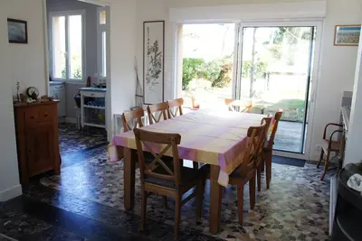 Image de Renovated 1930 villa 600m from the sea