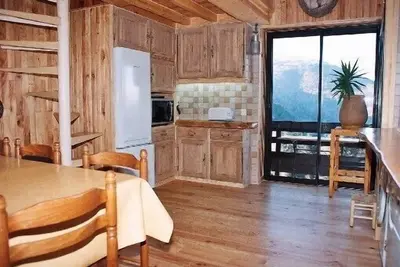 Image de Bel appartement tout en bois dans résidence aux pieds des pistes.