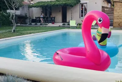 Image de Chaleureuse maison  avec piscine