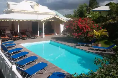 Image de Villa de standing dans un jardin tropical - 500m de la plage