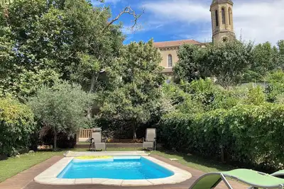 Image de Mignonne maison avec piscine dans village pittoresque du Massif des Maures