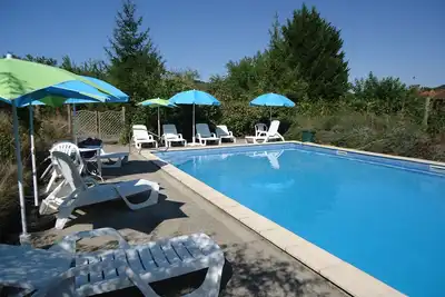 Image de C`est une trés belle maison, vieux ferme1830, trés comfortable, grande piscine.