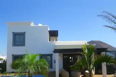 Image de Villa 175 m2. Seaview, pool 28°C, big hot tube, tropical garden, Tv sat, Wi-Fi