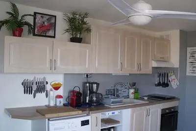 Image de Location confort T2 40M² climatisée, 3* Parking privé, Mer 300m, Wifi, Piscine,