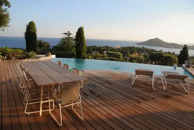 Image de Villa avec une vue exceptionnelle sur la mer et la rade d'Agay