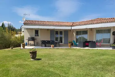 Image de Maison calme avec piscine proche d''Avignon et de Saint Remy De Provence