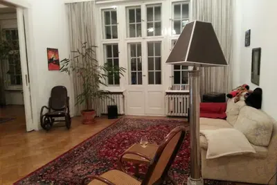 Image de Kudamm Fermer modernisé Haut Plafond calme mais central