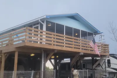 Image de Fish Camp pour 7 personnes niché au cœur du paradis de la pêche. Machine à glace 800 #.