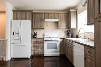 Image de Great Vacation Beach Home! Étapes de la plage et du centre-ville Mb