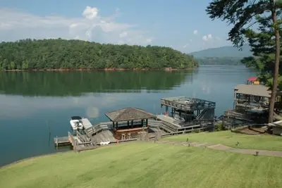 Image de Belle Maison de l'Eau face au lac James Caroline du Nord