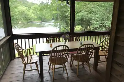 Image de La cabine de vacances idéal pour les familles. Directement sur la rivière.