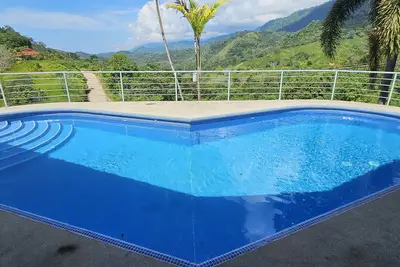 Image de Nouvelle maison de montagne de luxe avec vue sur l'océan Pacifique et la forêt tropicale