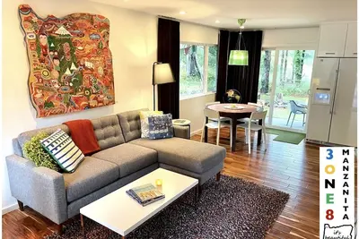 Image de 3one8 Manzanita ~ retraite moderne avec cour arrière privée