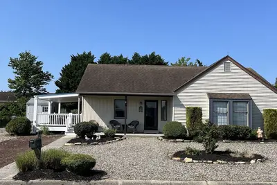 Image de \"Lakeview Cottage\" À quelques pas de la baie et des pistes cyclables