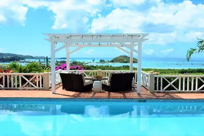 Image de Vues Panoramiques Sur La Mer! Luxe, Piscine, Gated, Overlooks Jolly Harbour: Antiguabella