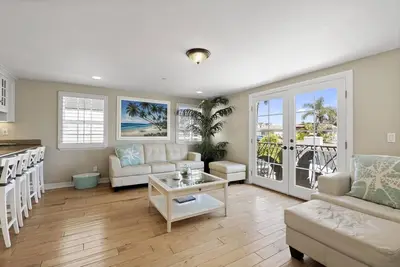 Aloha Hideaway - Condo à deux étages à l'étage avec climatisation! 1 pâté de maisons à la plage