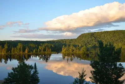 Image de Chalet au bord du lac canadien (à 40 minutes de Mont-Tremblant)