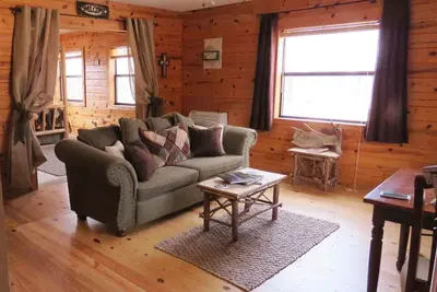 Image de Cabane en rondins romantique près de la rivière Buffalo National