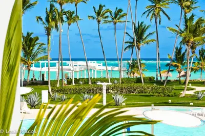 Image de Condo de luxe sur la plage avec vue sur l'océan, tous les accessoires nécessaires et plus