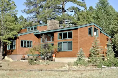 Image de Majestueuse maison dans les pins