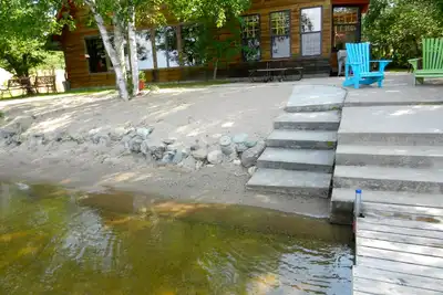 Image de Elite Lakeside Retreat Seulement 20 Ft. De Bord / plage de sable de l'eau