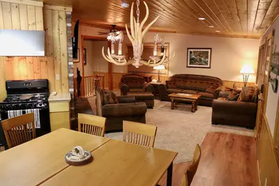 Image de Parc national de Yosemite (15 miles) / Bass Lake (3 minutes) CuteCabin w / Hot Tub