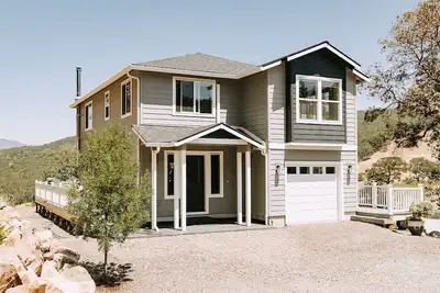 Image de La maison Madrone, une nouvelle escapade de pays avec des vues panoramiques