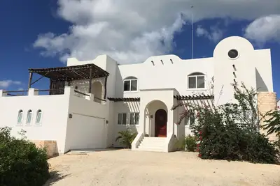 Image de Superbe maison en bord de mer de la côte d'Émeraude; Amenez vos amis et votre famille