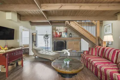 Image de Rénové et un demi-bloc de la place à Pendleton, Sc