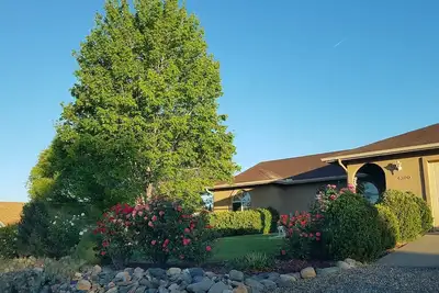 Image de Magnifique maison située dans un quartier calme. Super emplacement pour des endroits amusants.