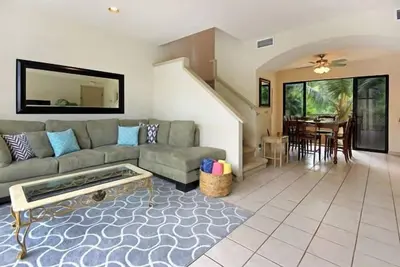 Image de Napili Gardens Getaway Combo - Ac / À quelques pas de la plage Peut accueillir jusqu'à 16! Équipement de plage aussi!