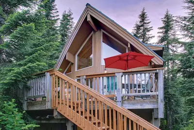 Image de Chalet de ski avec vue sur la montagne.