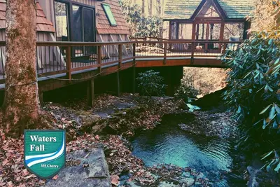 Image de Waters Fall - cadre privé et magnifique dans des oreilles de chien. Près de Br & Boone