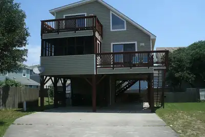 Image de Une grande marge, animaux acceptés. Deux blocs et demi de la plage.