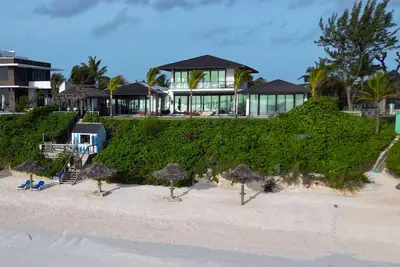 Image de Villa de luxe sur la plage, piscine, salle de sport, jacuzzi, home cinéma et plus