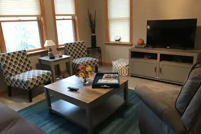 Image de Réservations d'automne disponibles à partir d'octobre. Lakefront, magnifique coucher de soleil!