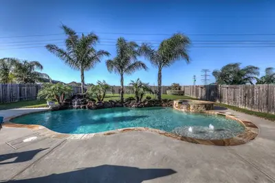Image de Famille magnifique maison avec charme toscan / ouest, piscine, table de billard